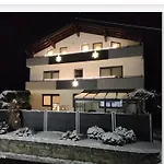 Groassehof Haus Gstrein 2 Apartamento